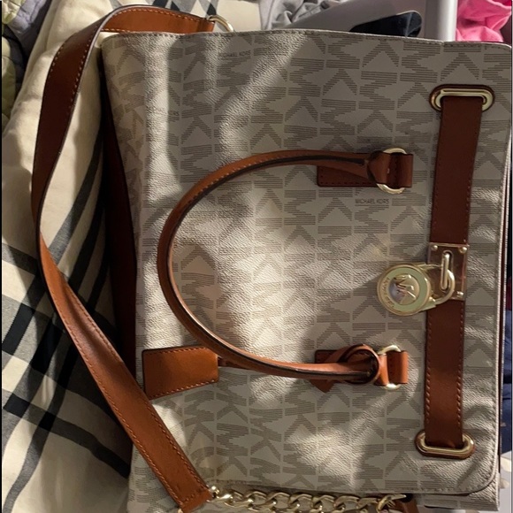 Michael Kors Handbags - MK purse